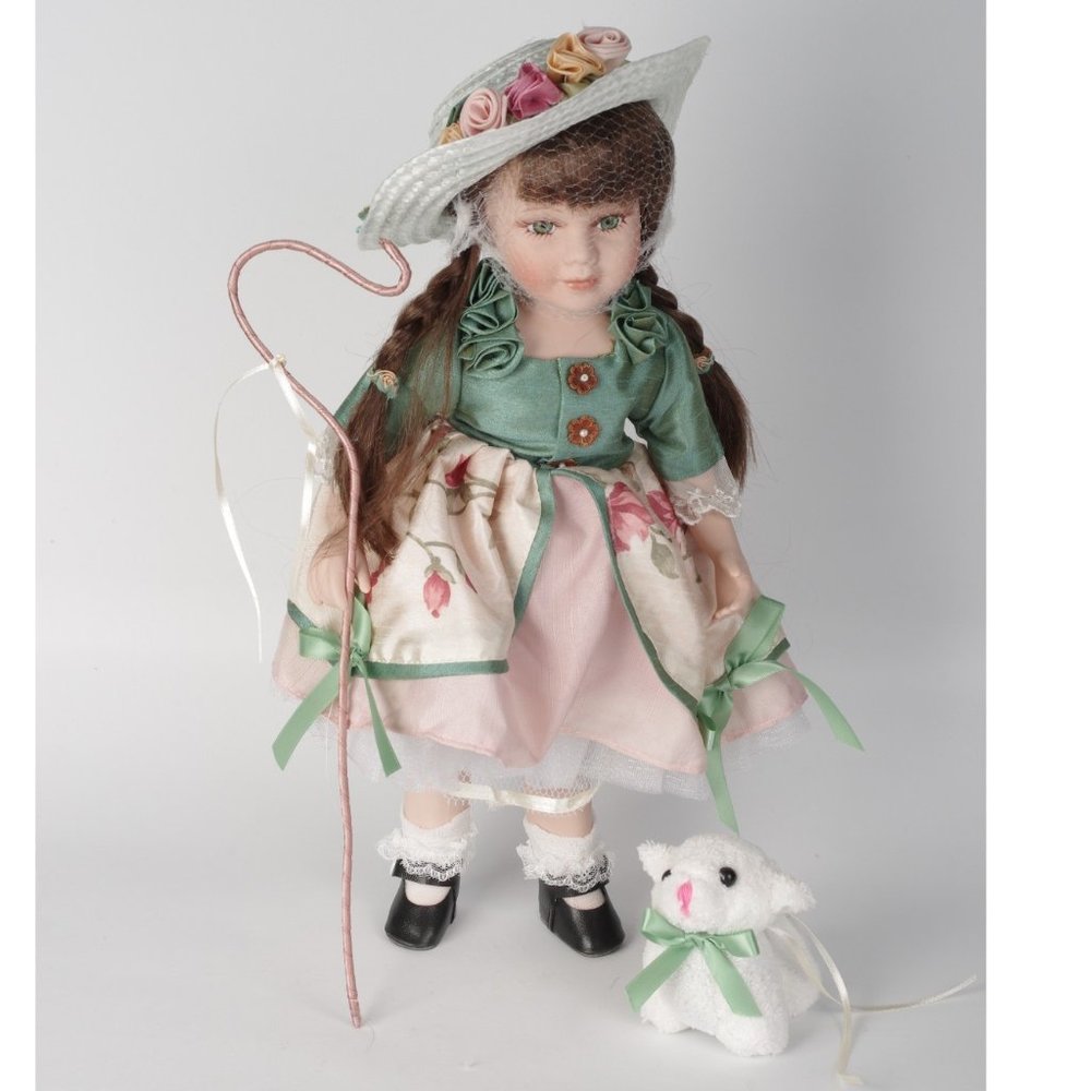 New Collectible CountrysideCatherinePorcelain Doll